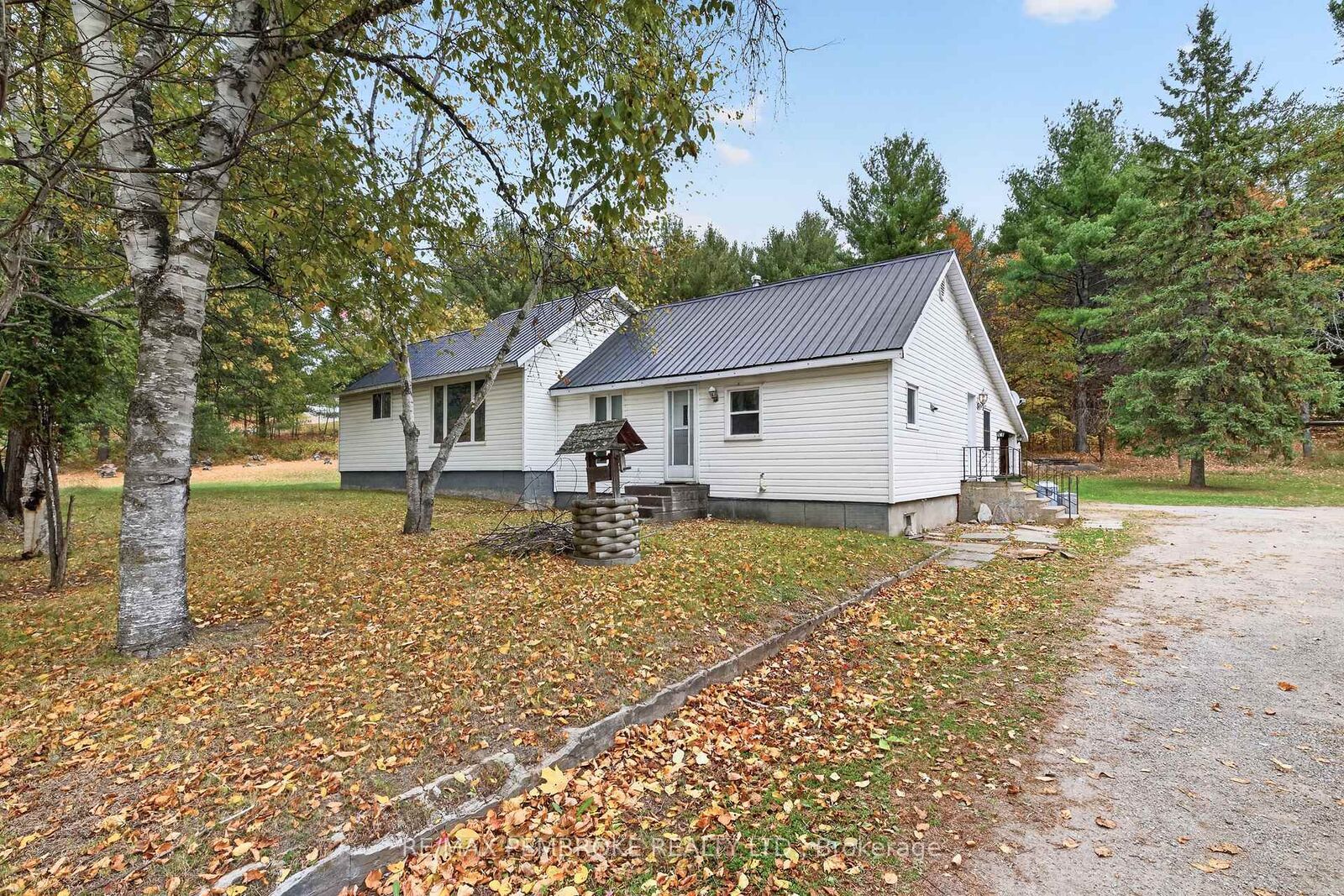 Property Photo:  39326 Highway 41 Highway  ON K8A 6W4 