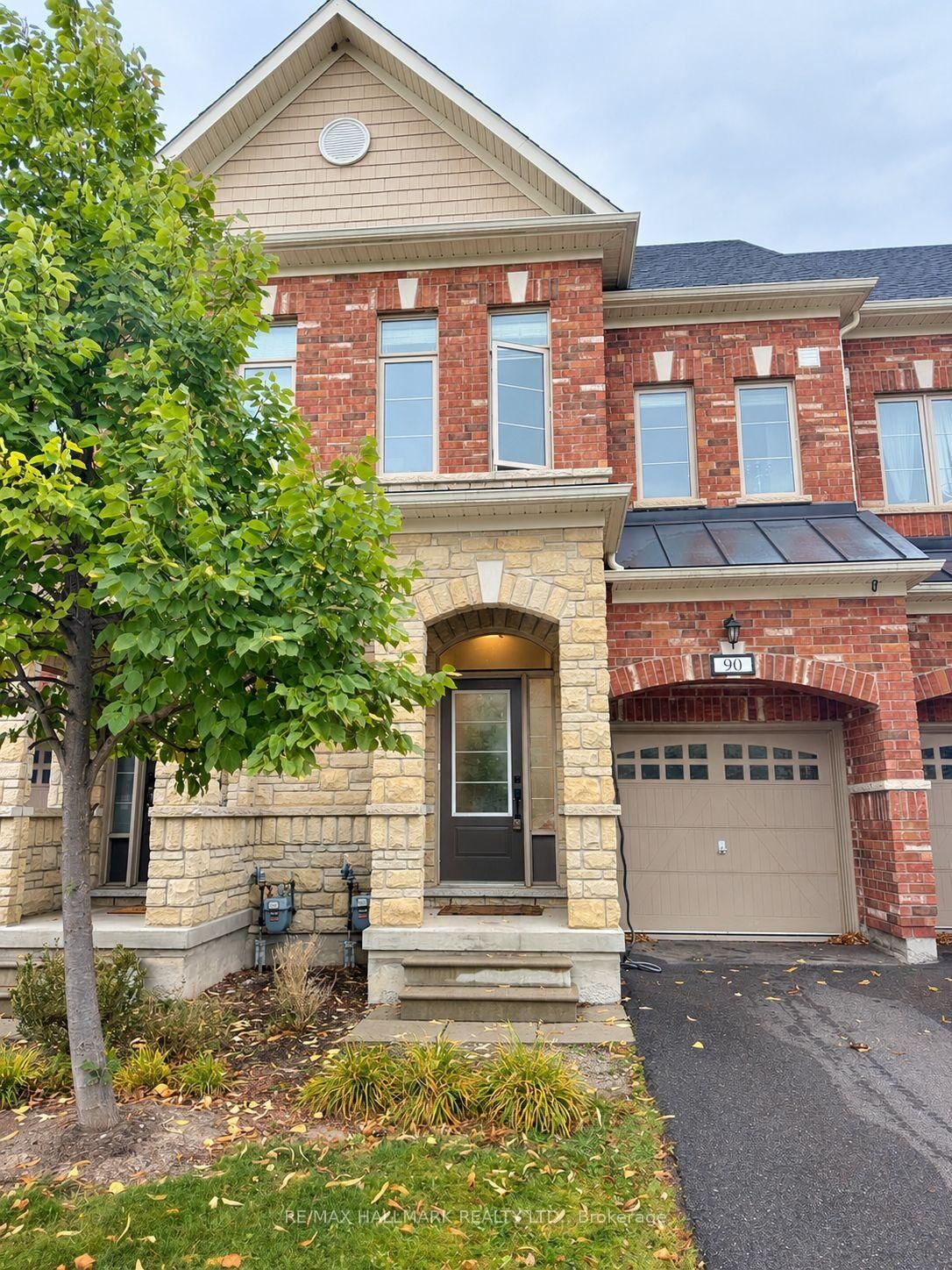 Property Photo:  1331 Major Mackenzie Drive W 90  ON L6A 4W4 