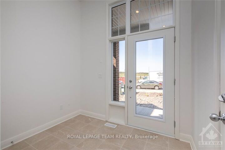 Property Photo: 527 Hitzlay Terrace ON K2T 0S1