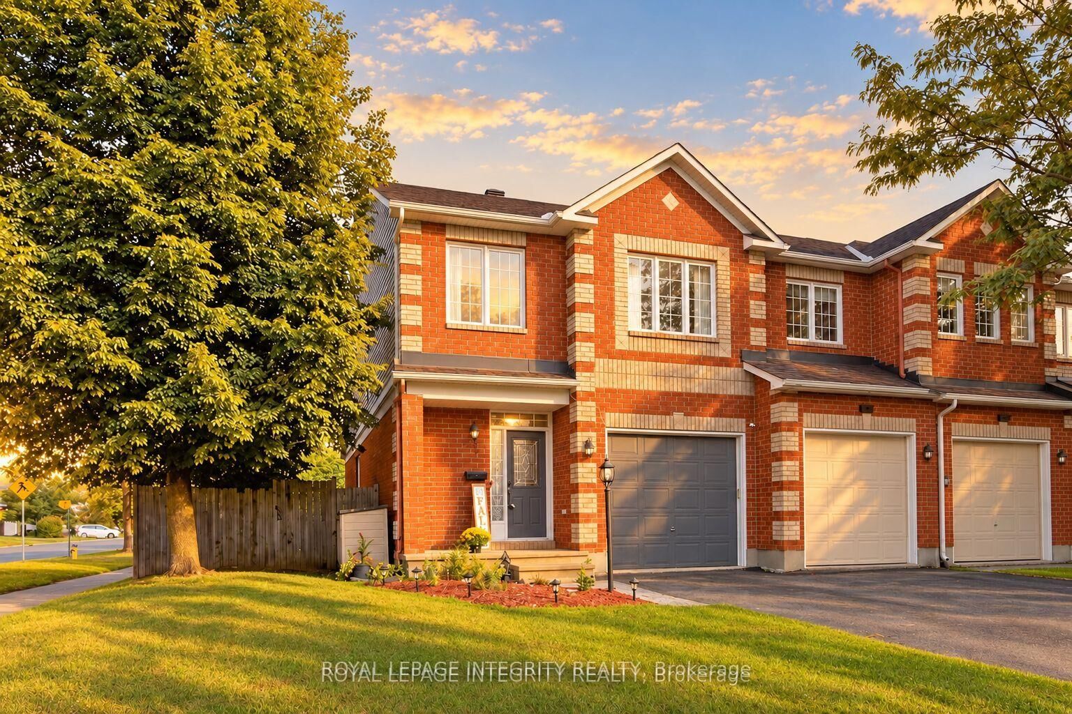 Property Photo:  1 Chantilly Gate  ON K2S 2B2 