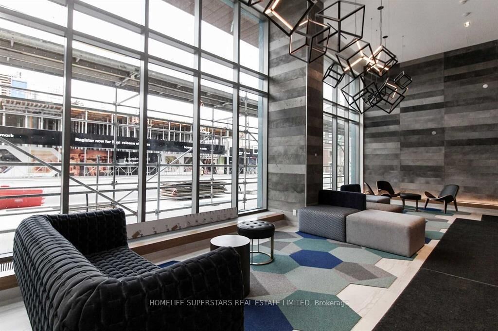 Property Photo:  120 Parliament Street 1813  ON M5A 2Y8 