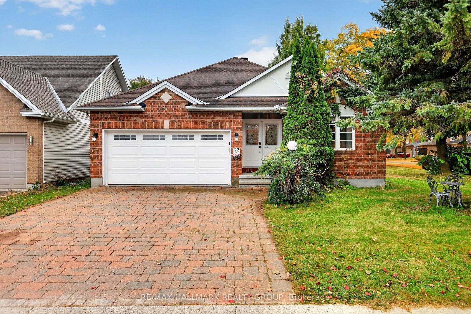 Property Photo:  23 North Harrow Drive  ON K2J 4V7 