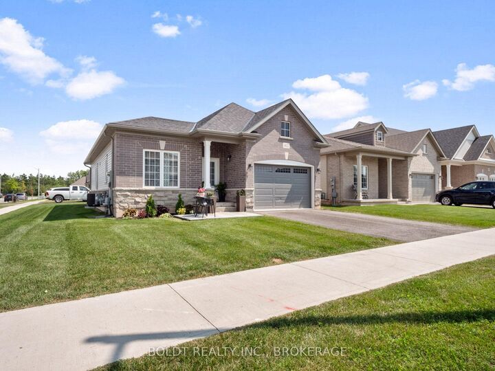 Property Photo:  412 Hummel Crescent  ON L2A 0E8 