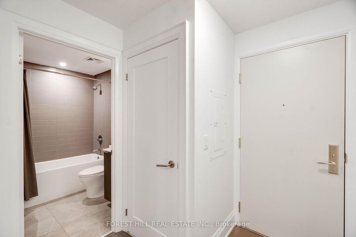 Property Photo:  88 Cumberland Street 605  ON M5R 1A3 