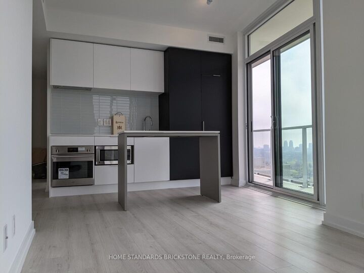 Property Photo:  33 Helendale Avenue 2312  ON M4R 0A4 