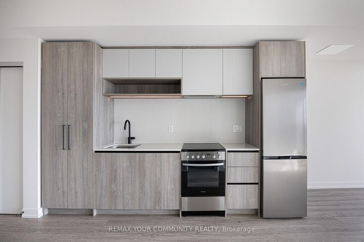 Property Photo:  181 Sterling Road 1005  ON M6R 2B2 
