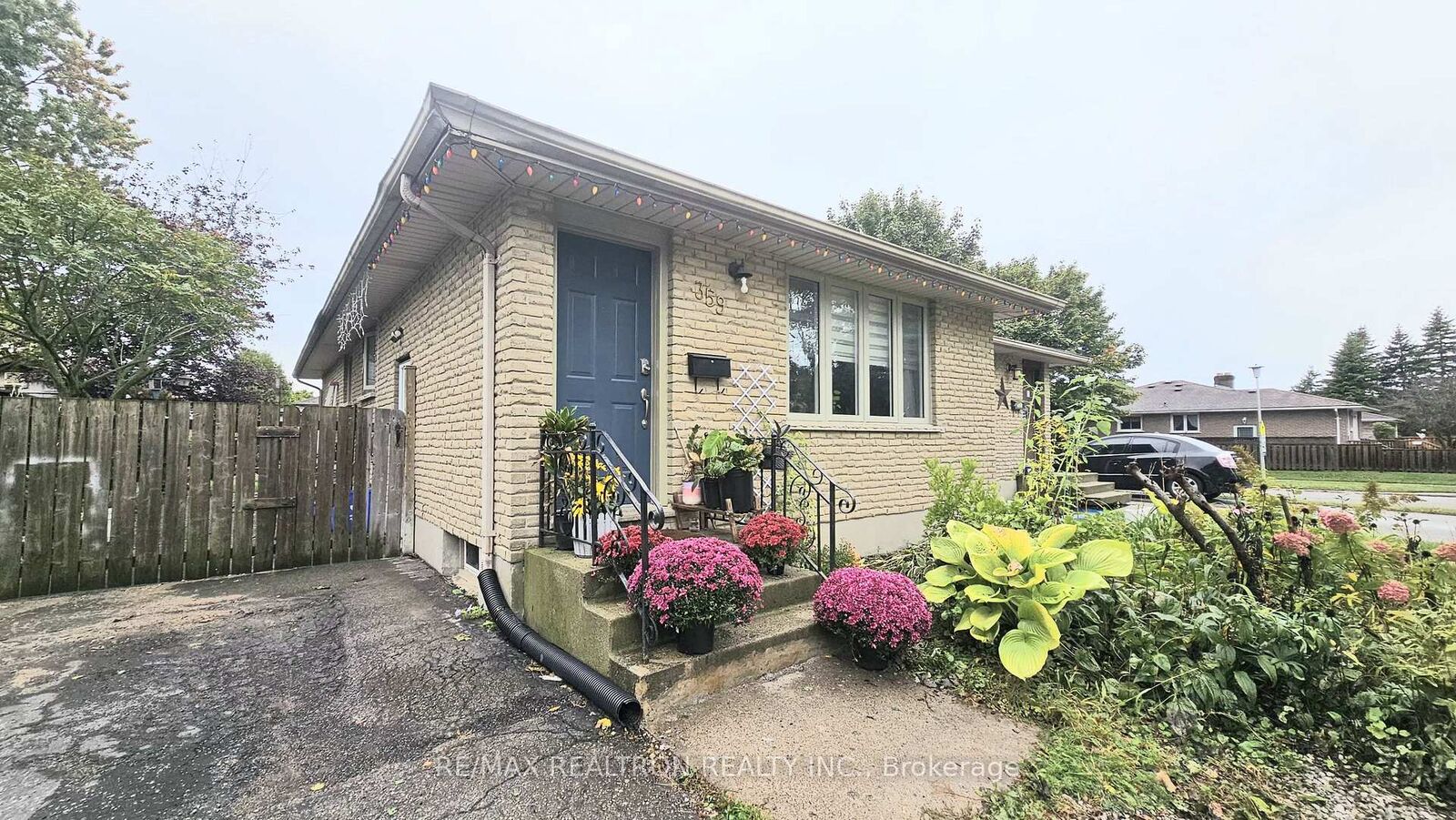 Property Photo:  359 Hudson Drive  ON N5V 1E4 