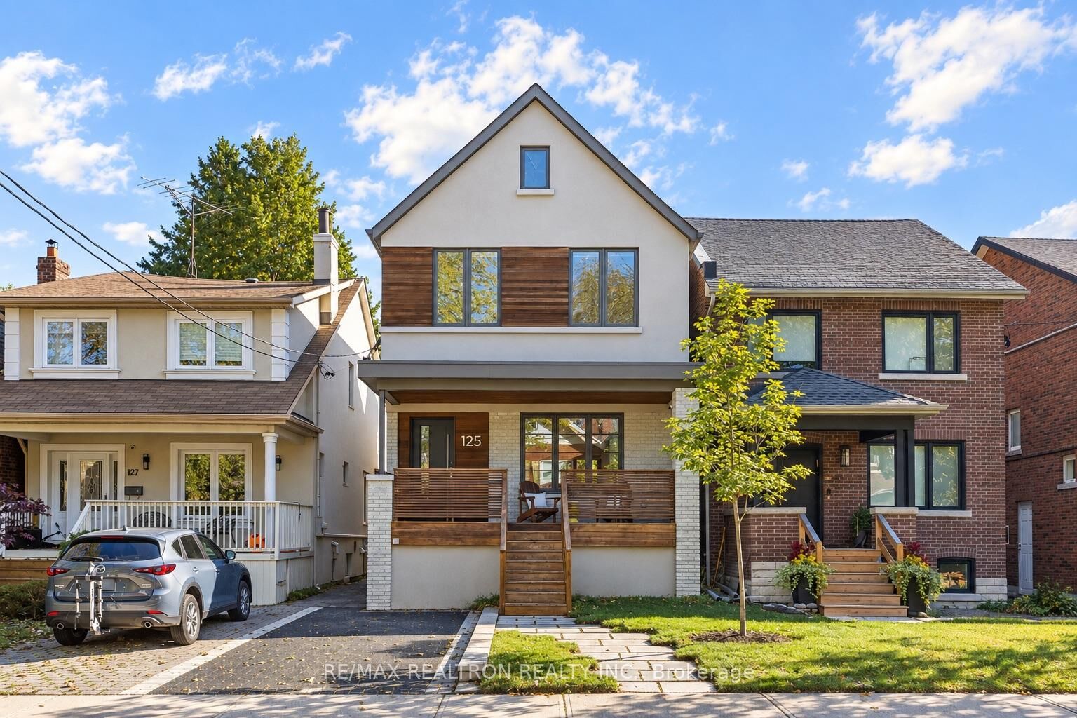 Property Photo:  125 Pinewood Avenue  ON M6C 2V4 