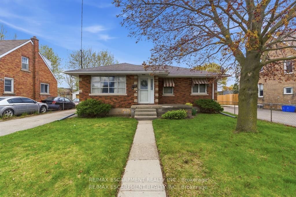 Property Photo:  113 North Park Street  ON N3R 4K3 