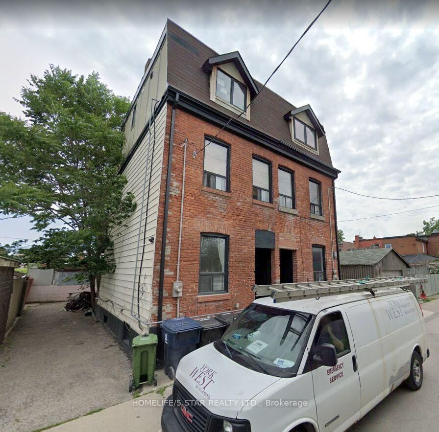 Property Photo:  39 Humbert Street Apt 1  ON M6J 1M8 