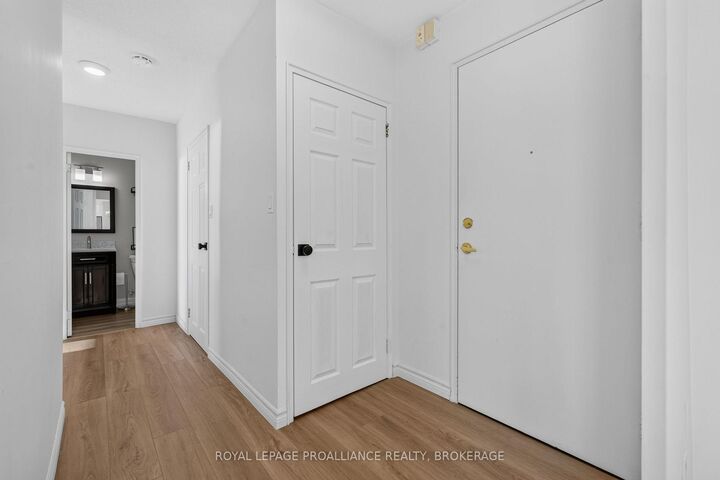 Property Photo:  1 Mowat Avenue 306  ON K7M 1J8 