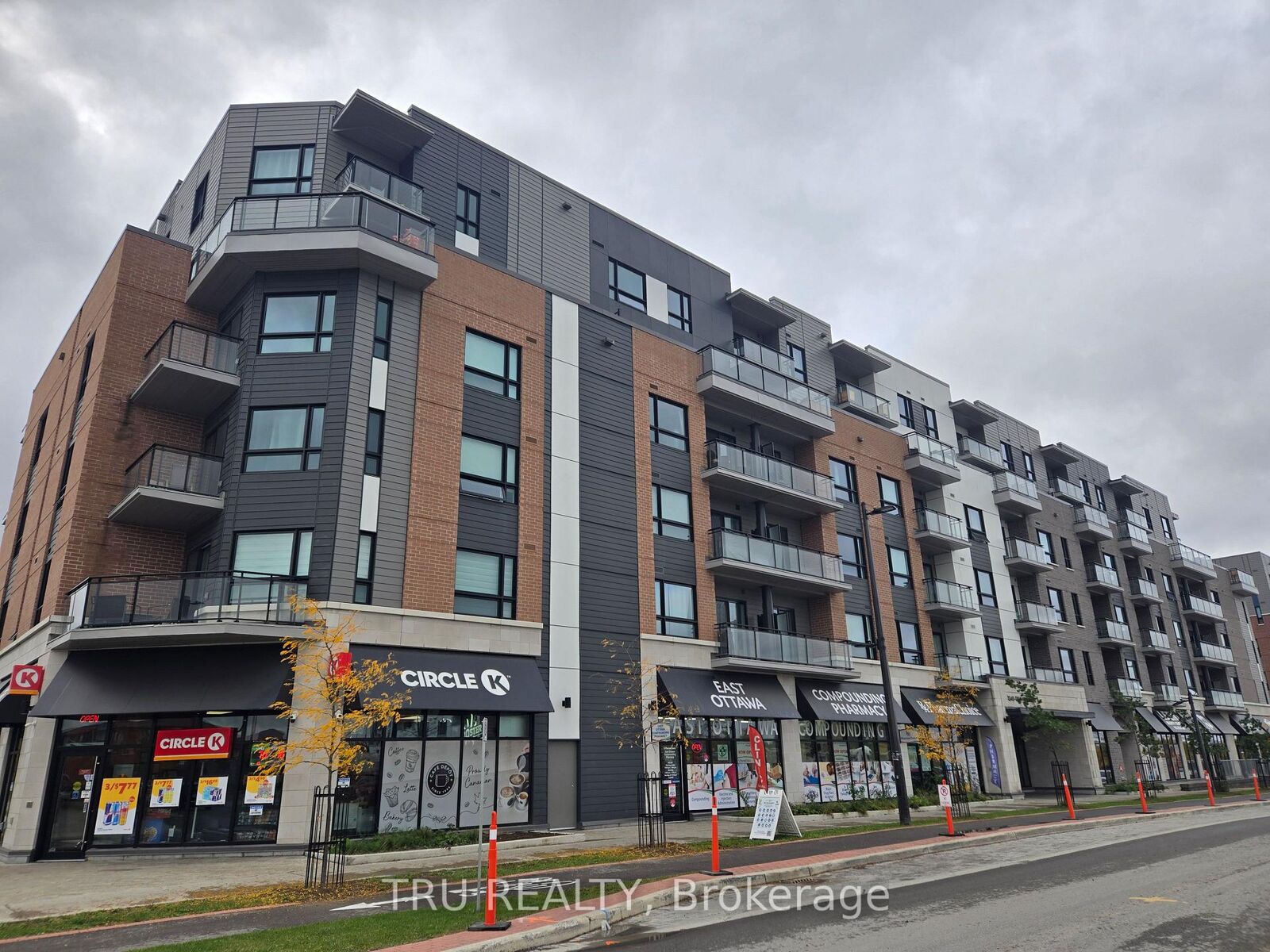 Property Photo:  1350 Hemlock Road 415  ON K1K 5C2 