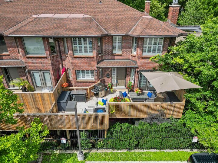 Property Photo:  152 Albert Street 14  ON N6A 1M1 