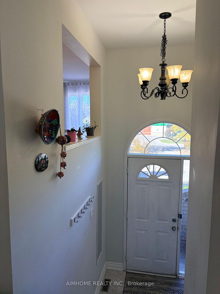 Property Photo:  131 Bridlepath Street  ON L4S 1R9 