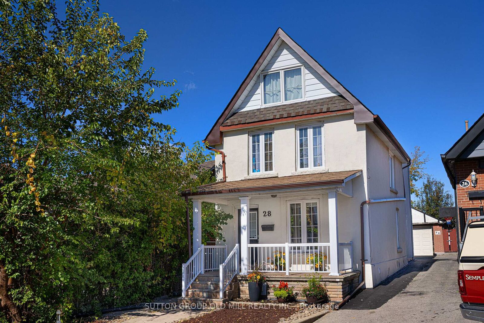 Property Photo:  28 Holwood Avenue  ON M6M 1P5 