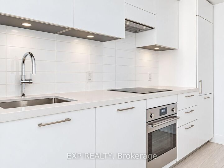 Property Photo:  33 Frederick Todd Way 431  ON M4G 0C9 
