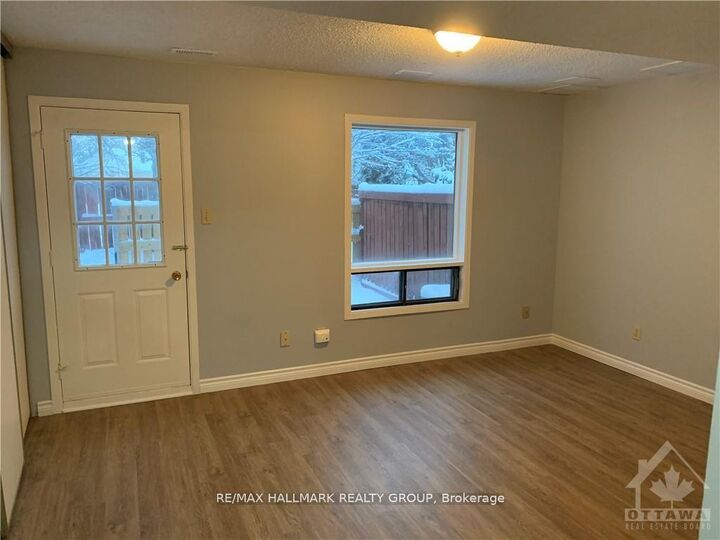 Property Photo:  23 Black Forest Lane  ON K2H 9E6 