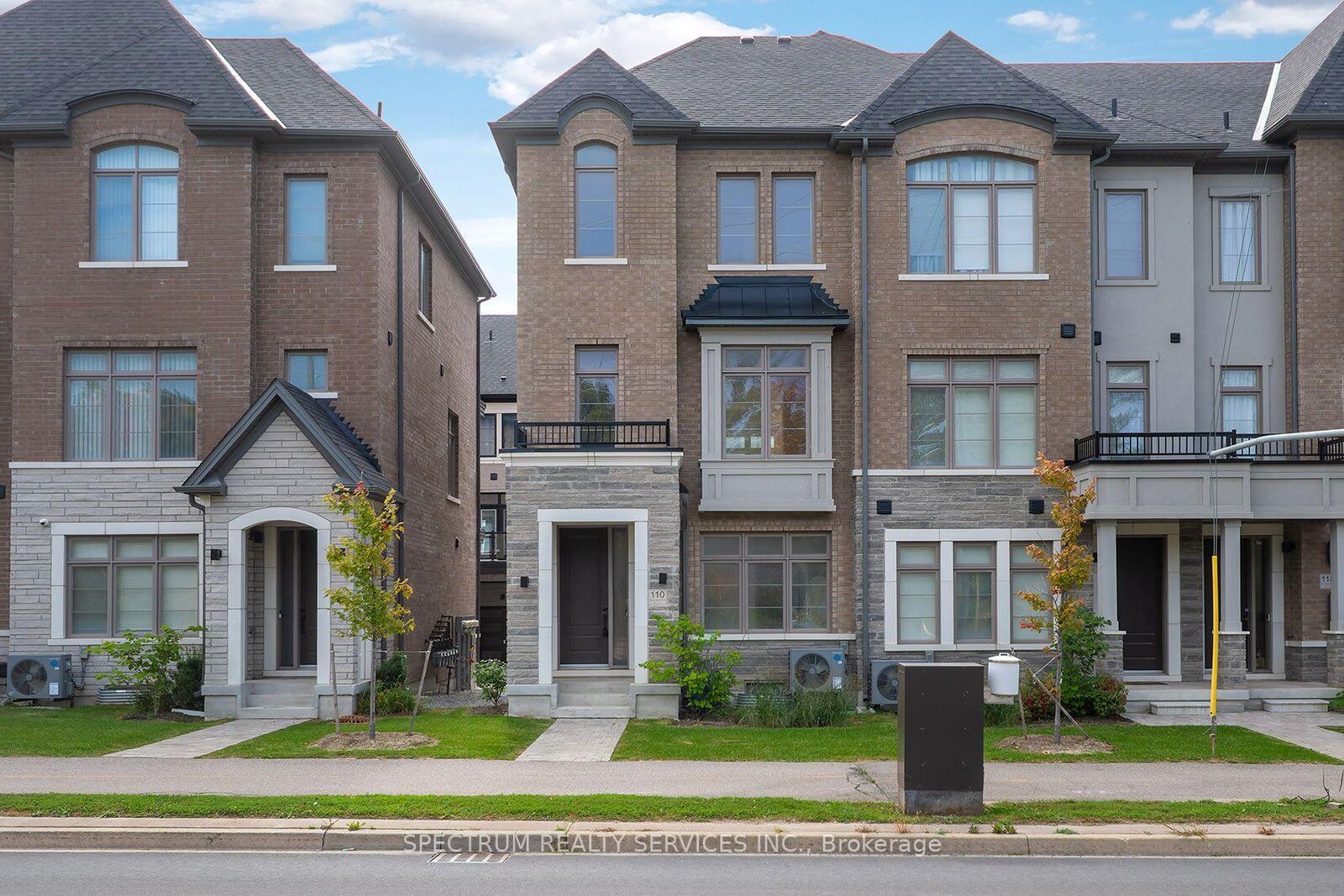 Property Photo:  110 De La Roche Drive  ON L4H 5G4 