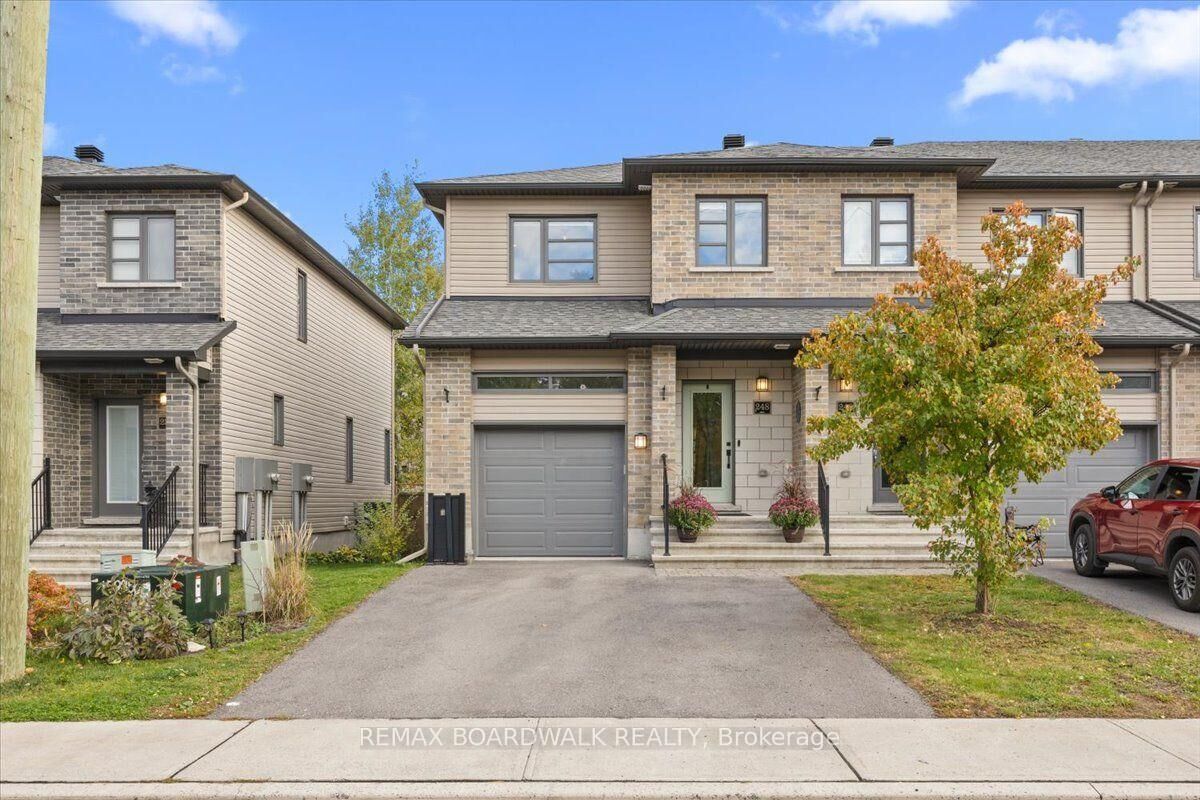 Property Photo:  248 Munro Street  ON K7C 0P2 