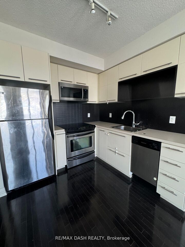 Property Photo:  25 Carlton Street 2701  ON M5B 1L4 