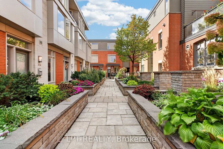 Property Photo:  348 Ravenhill Avenue E  ON K2A 1S5 