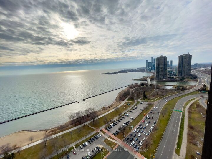 Property Photo:  1928 Lakeshore Boulevard W  ON M6S 0B1 