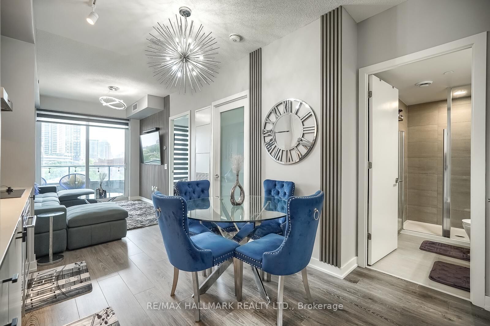 Property Photo: 9 Tecumseth Street 421 ON M5V 3G4