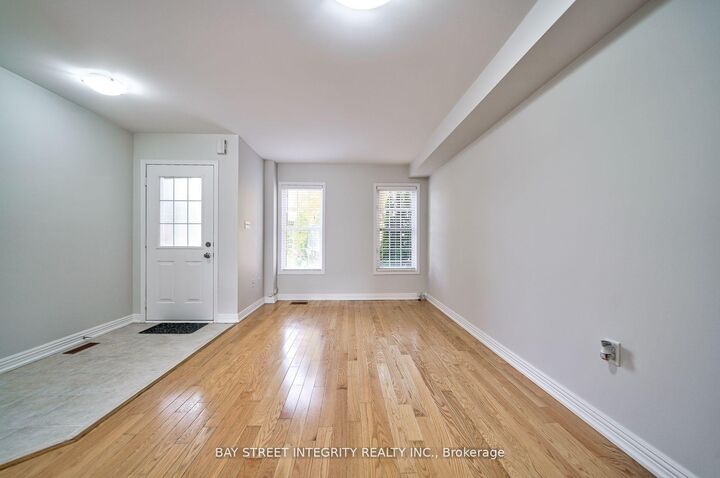 Property Photo:  75 Selkirk Drive  ON L4B 4S4 