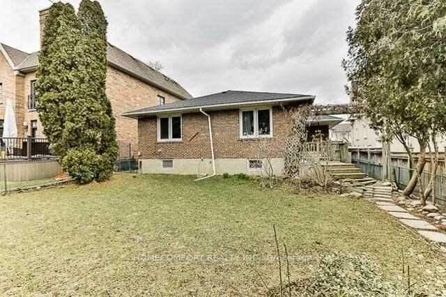 Property Photo:  67 Munro Boulevard  ON M2P 1C3 