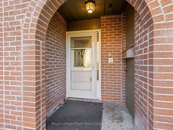 Property Photo: 18 Reygate Court 28 ON L1S 2S9