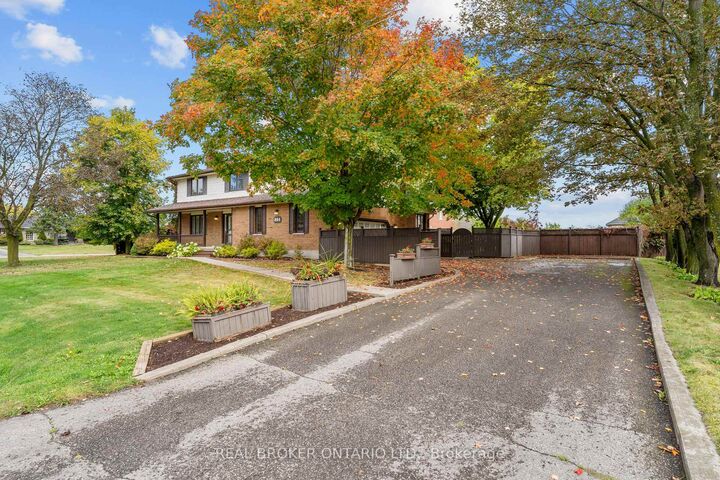 Property Photo:  804 Pinewood Drive  ON K9K 1L4 