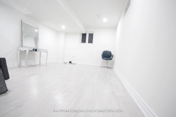 Property Photo:  7 Pear Blossom Way Bsmt  ON L9N 0T3 