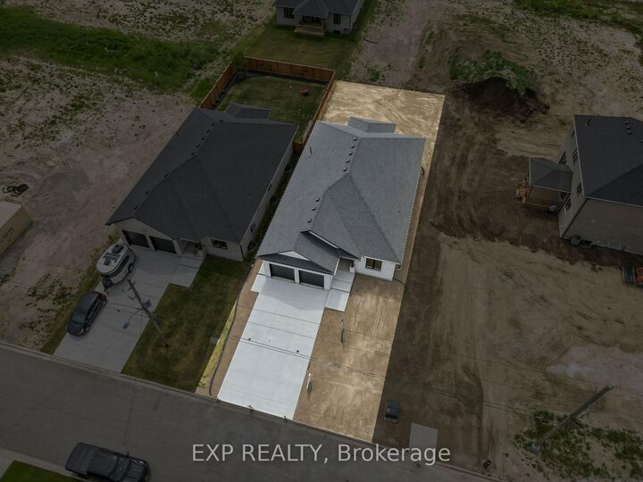 Property Photo:  404 Erie Street  ON N0M 2S0 