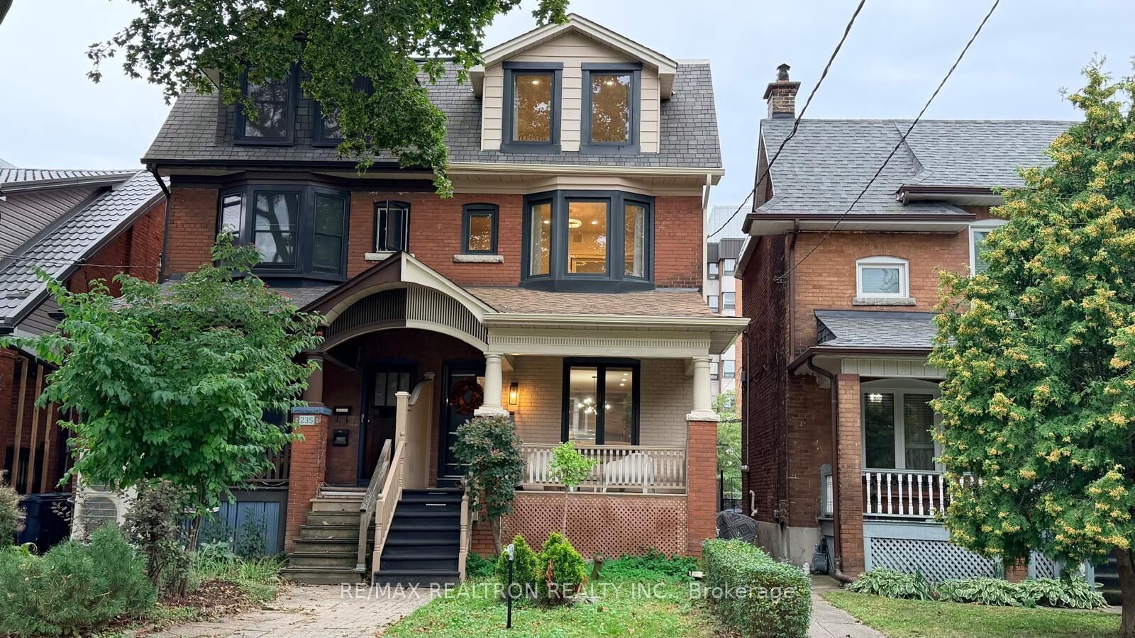 Property Photo:  237 Melita Avenue  ON M6G 2A1 