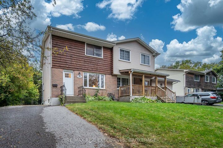 Property Photo:  18 Carriage Court Avenue  ON K7K 5X2 
