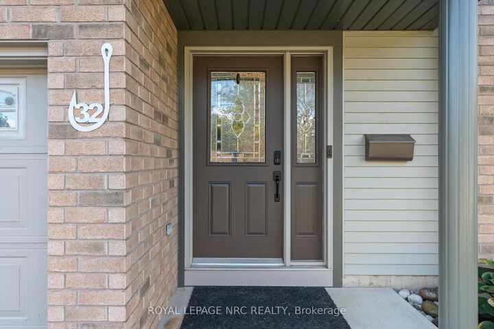 Property Photo:  32 Lavinia Street  ON L2A 2C7 