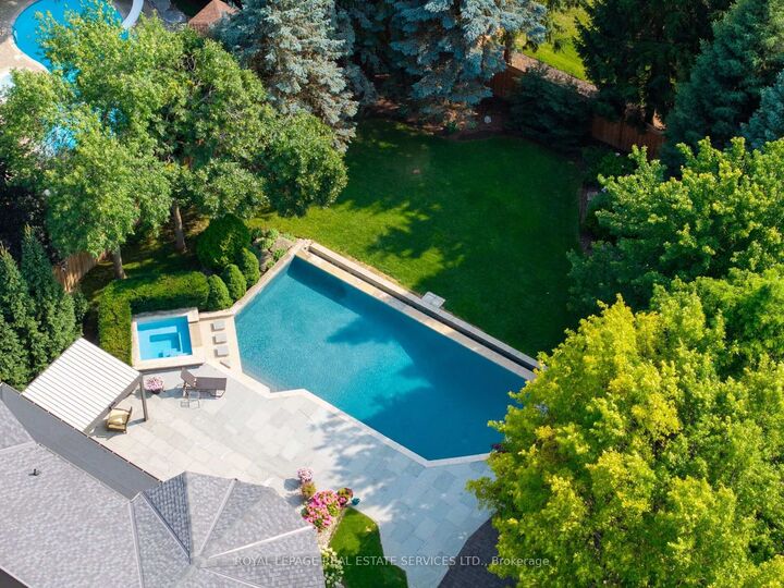Property Photo:  70 Shorewood Place  ON L6K 3Y4 