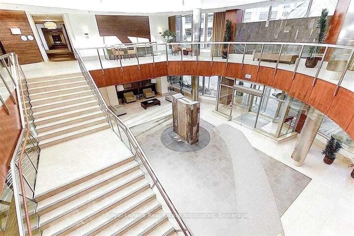 Property Photo:  3880 Duke Of York Boulevard 1506  ON L5B 4M7 