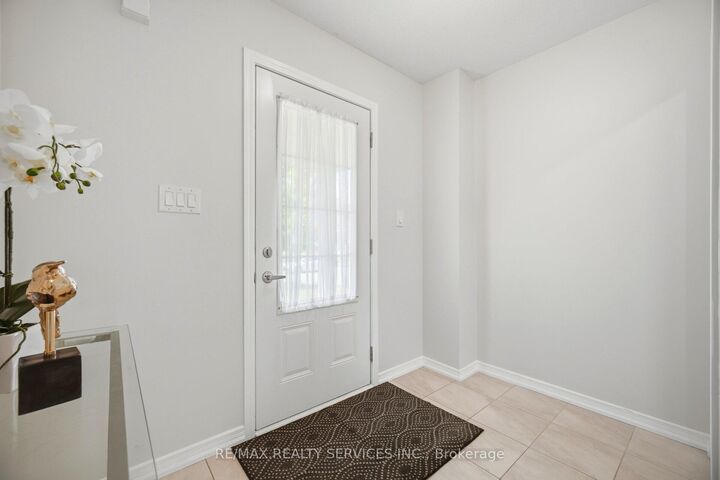 Property Photo:  250 Esther Crescent  ON L3B 0H1 