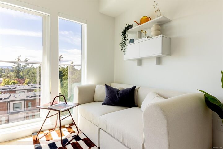 Property Photo: 1075 Tillicum Rd #616 BC V9A 2A4