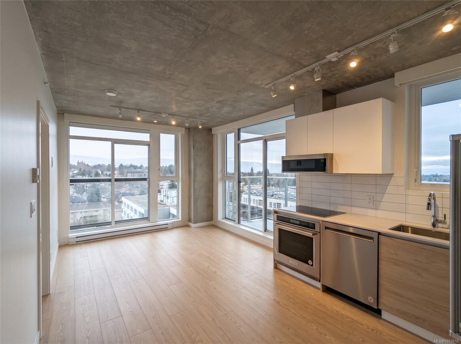 Property Photo:  1097 View St #1207  BC V8V 0G9 