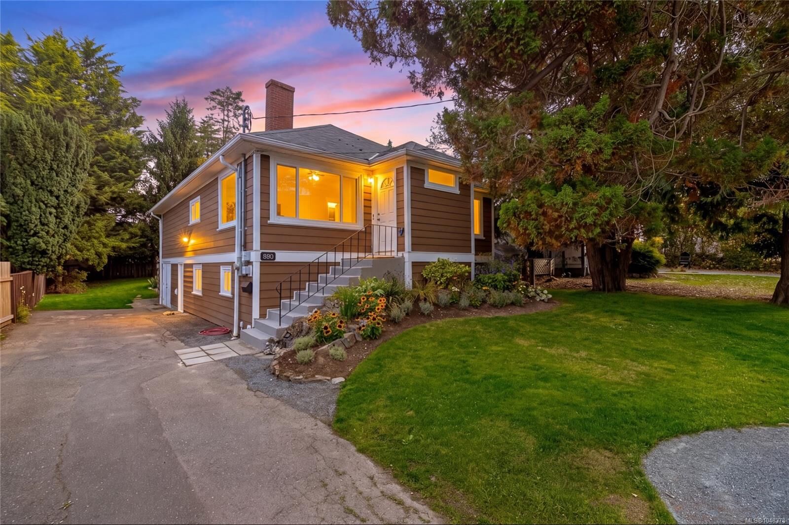 Property Photo:  890 Darwin Ave  BC V8X 2X6 