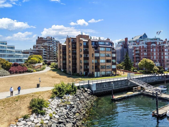 Property Photo:  640 Montreal St #101  BC V8V 1Z8 