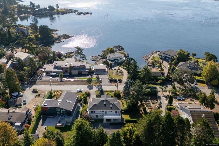 Property Photo:  2980 Sea View Rd  BC V8N 1L1 
