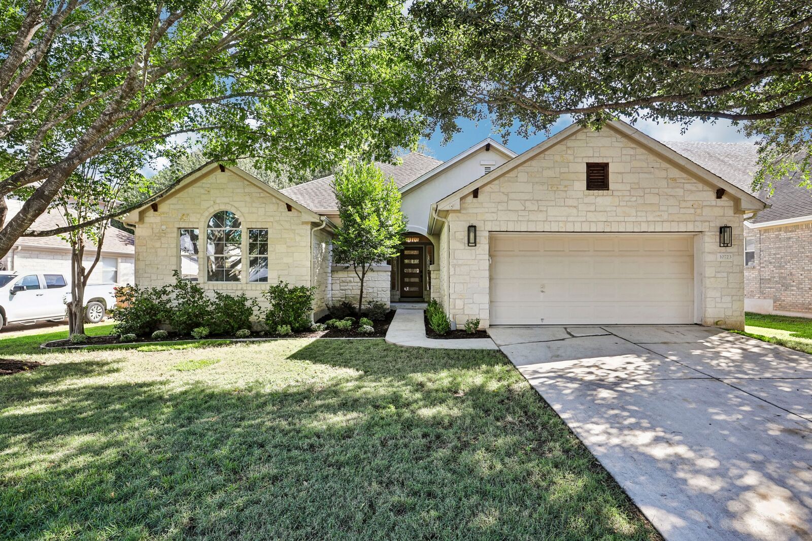 Property Photo: 10723 River Plantation Drive TX 78747