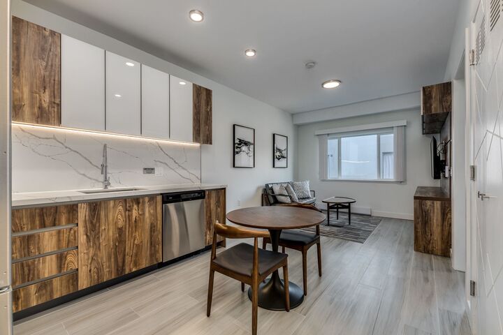 Property Photo:  1168 Pendrell Street 303  BC V6E 1L4 