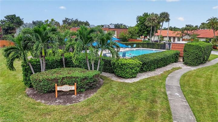 Property Photo: 1428 Park Shore Cir 4 FL 33901