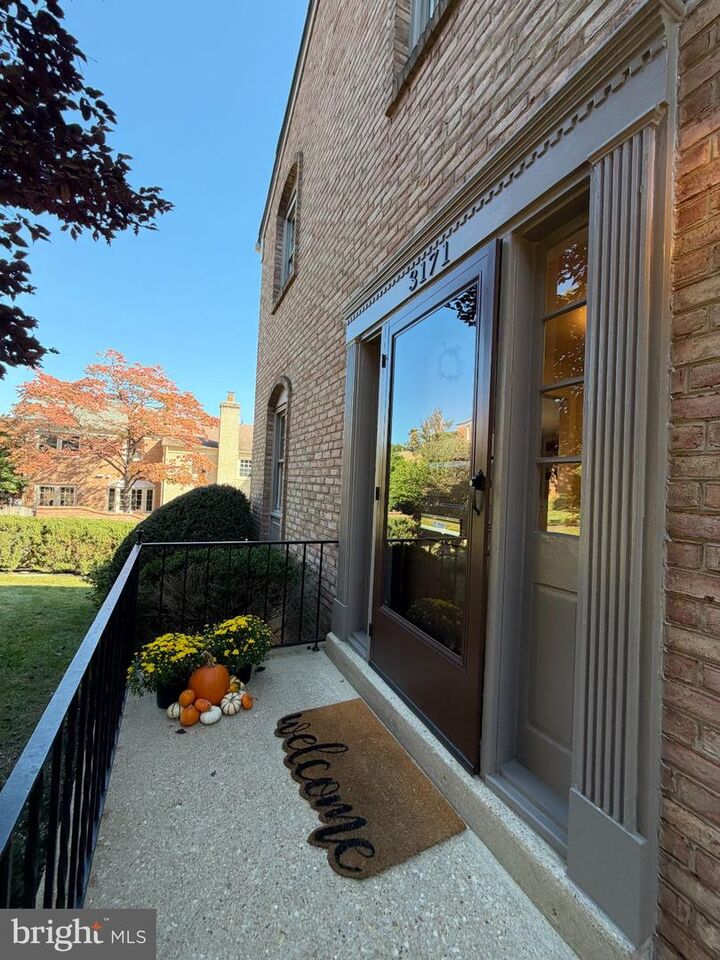 Property Photo:  3171 Stonehurst Drive  VA 22031 