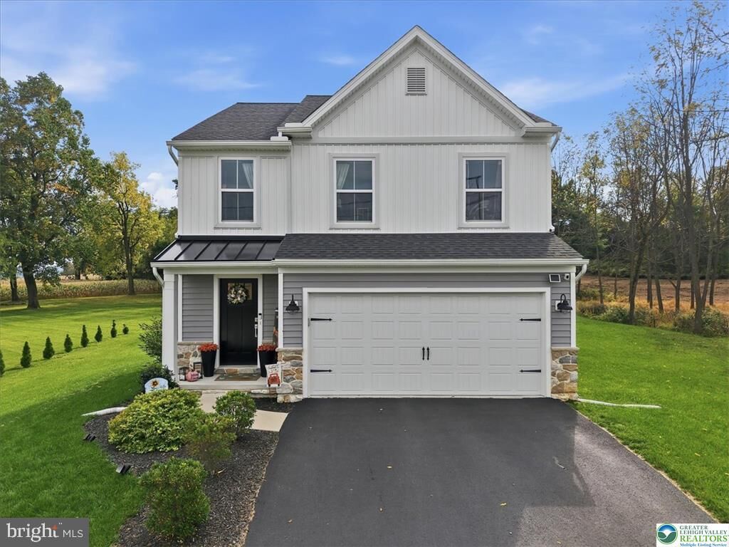 Property Photo:  9524 Newtown Road  PA 18031 