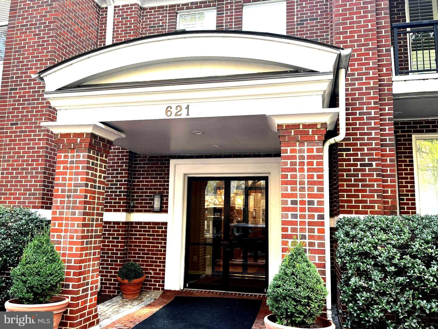 Property Photo:  621 N Saint Asaph Street 303  VA 22314 